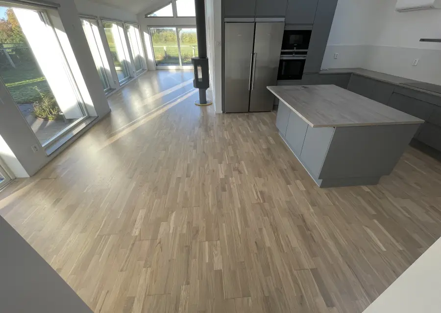 Golvslipning av 120 m² ekparkett i Svedala
